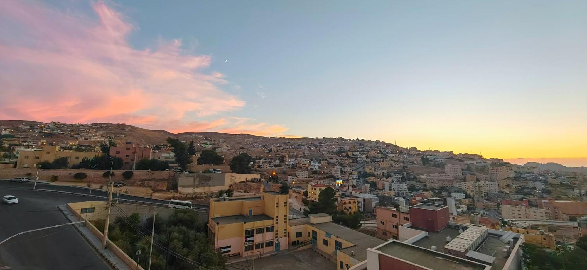 Cleopetra Hotel Wadi Musa Bagian luar foto