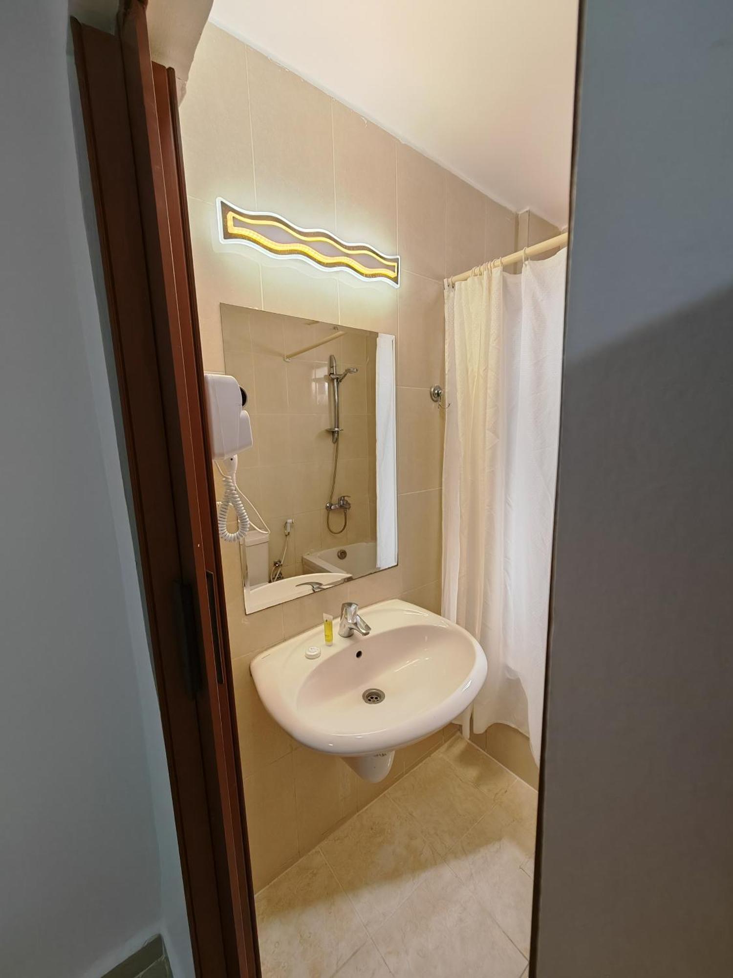 Cleopetra Hotel Wadi Musa Bagian luar foto