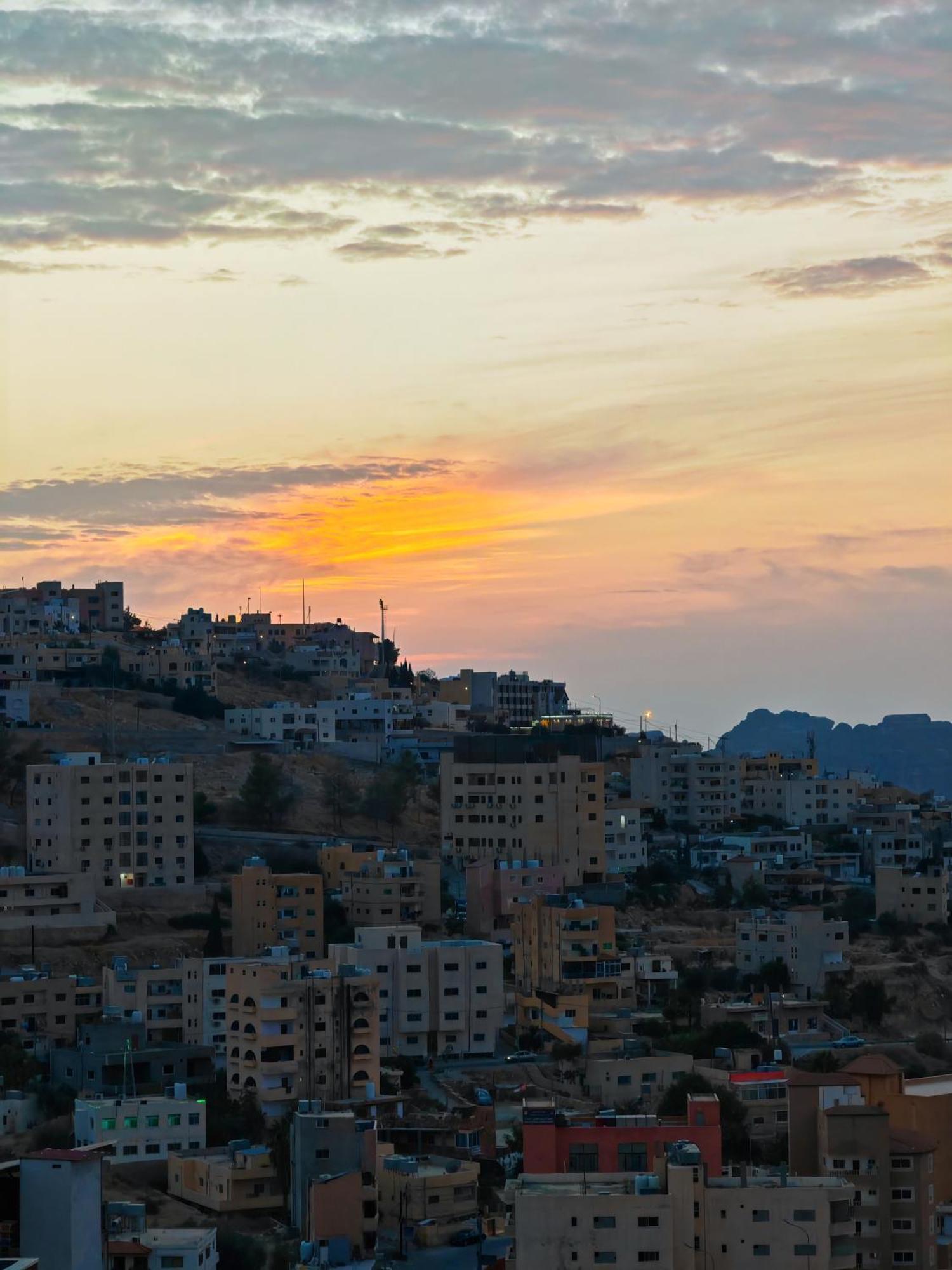 Cleopetra Hotel Wadi Musa Bagian luar foto